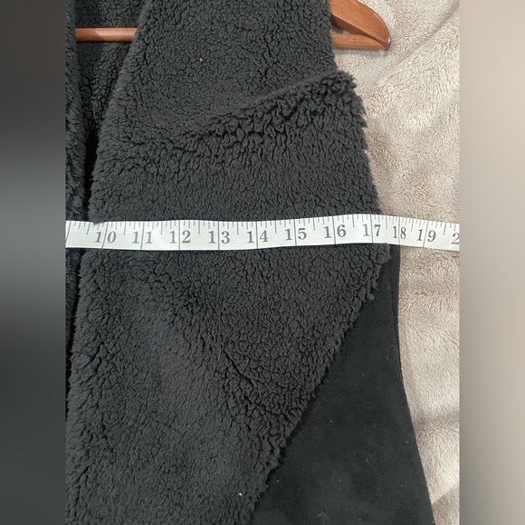 Lauren Ralph Lauren Black Faux Shearling Vest (S/P) - Picture 9 of 13